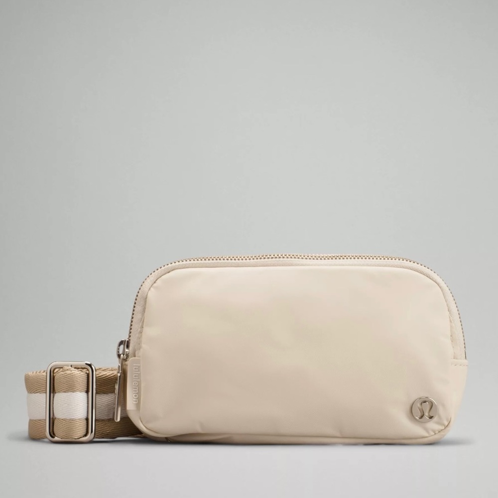 LIMITED ADDITION LULULEMON CROSSBODY BAG